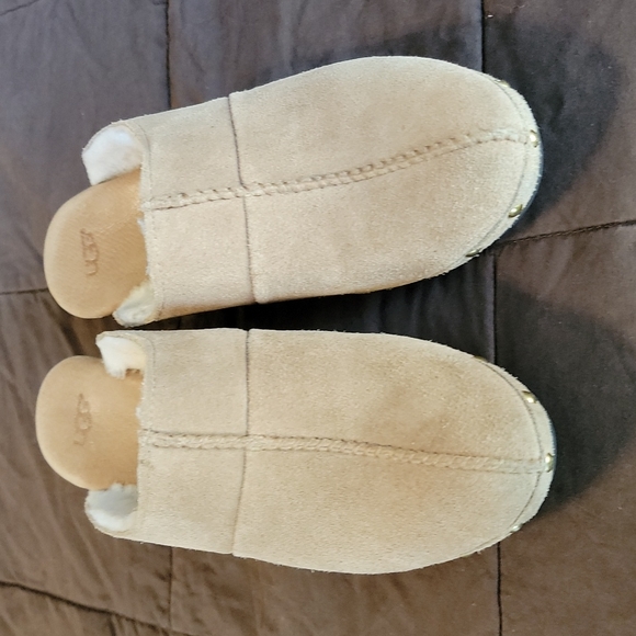 ***UGG Clogs*** - Picture 2 of 16